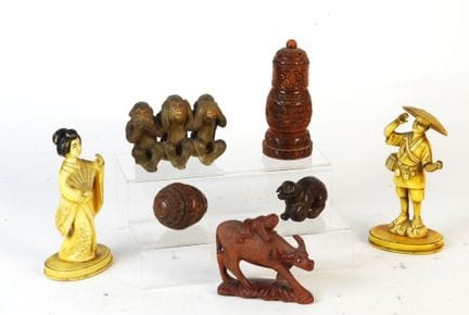 CHINA: Set aus 5 kleinen asiatischen Holzskulpture