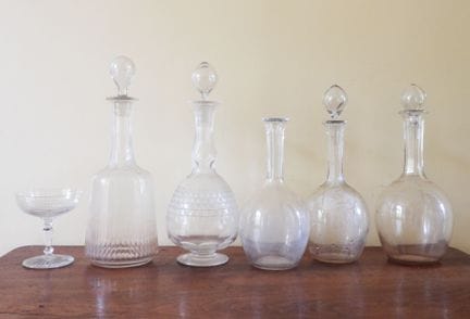 BACCARAT: Tres jarras de cristal. 
Se incluyen: Do