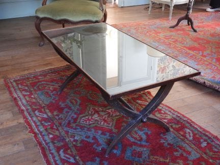 MESA DE SALÓN de madera, con tablero rectangular c