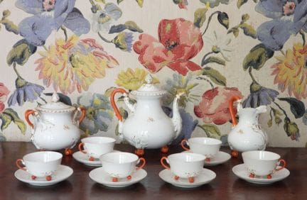 Juego de té de porcelana con el sello «MD» compues