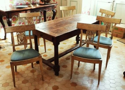 SEIS SILLAS de madera restaurada en color crema, c