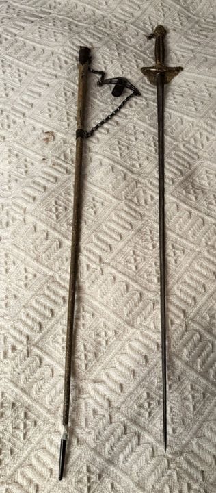 EPEE DE COUR en bronze ciselé doré, coquille ornée