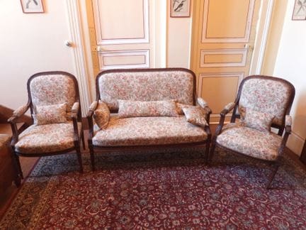 MUEBLES DE SALÓN de madera natural, con molduras y