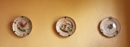 EST: Trois assiettes en faïence dont l'une Madame 