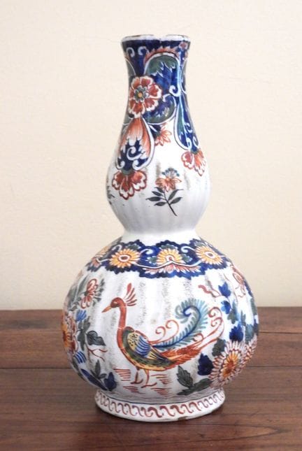 DELFT - Taller de las 3 campanas. Jarrón de loza c