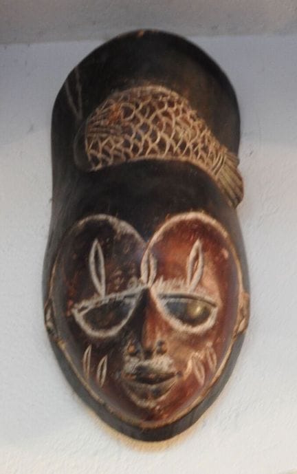 GABUN
Afrikanische Fischmaske im Punu-Stil
H.: 37 