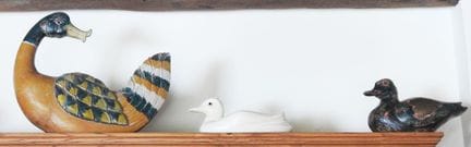 A collection of 12 ducks made of earthenware, pain