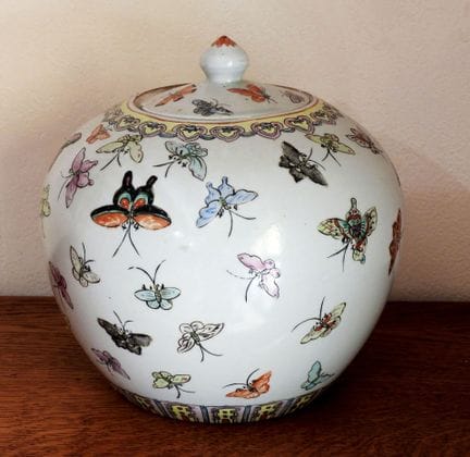 CANTON
Porcelain ginger jar decorated with multipl
