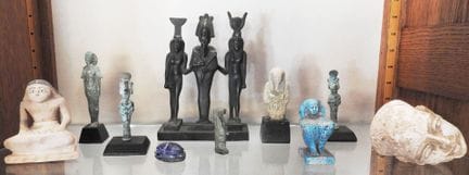 EGYPTOLOGY
Travel souvenirs, including: small figu