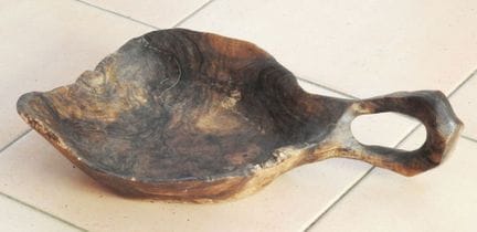 Solid walnut bowl.
L.: 50 cm
Signs of wear