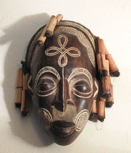 KONGO
Afrikanische Maske vom Typ Tchokwe
H.: 36 cm