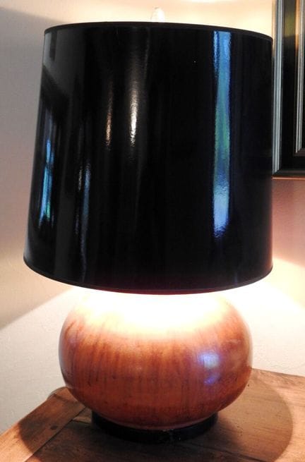 Modern piece
Decorative ceramic lamp in bronze-col