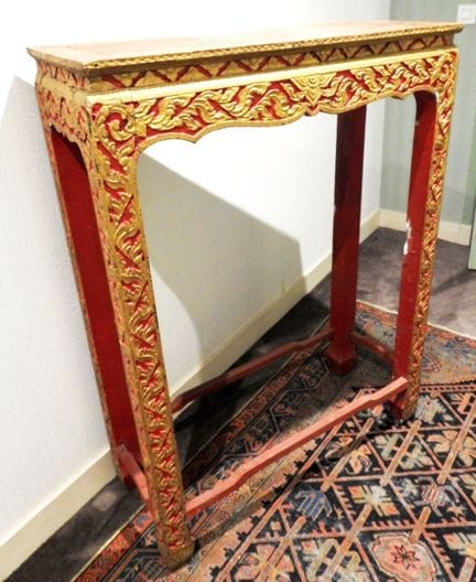 CHINA
Red lacquered and stuccoed wooden stool with