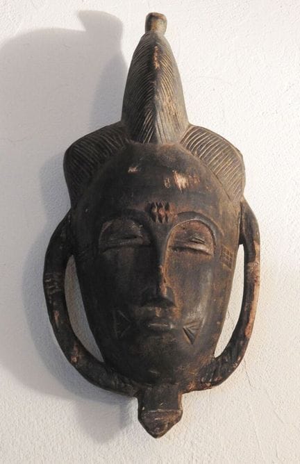 ELFENBEINKÜSTE
Schwarze afrikanische Maske vom Typ