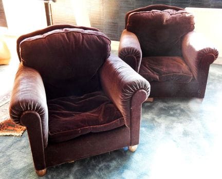 Pair of 1930s-style armchairs in brown velvet, wit