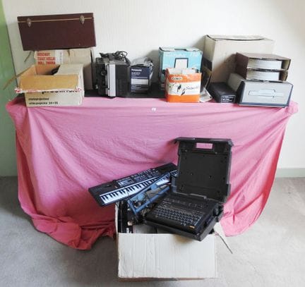 Projection set including: a slide projector, a Bol