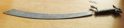 Japanese bronze sword with dragon motifs.
L.: 84 c