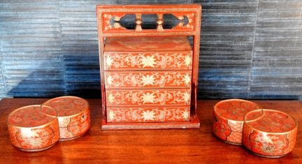 CHINA
Three lacquered wooden boxes with gilded tri