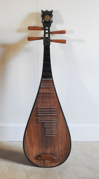 CHINA
4-string lute known as a "Pipa," made of lac
