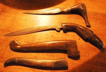 Modern Asian craftsmanship
Set of 2 small daggers 