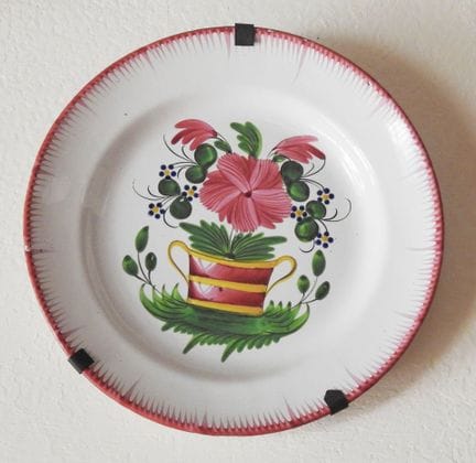 Set of 10 plates and 1 serving dish made of earthe
