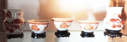 CHINA
Set of 3 sorbets and 2 porcelain vases decor