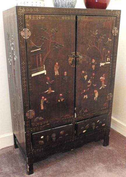CHINA
Rectangular piece of furniture made of black
