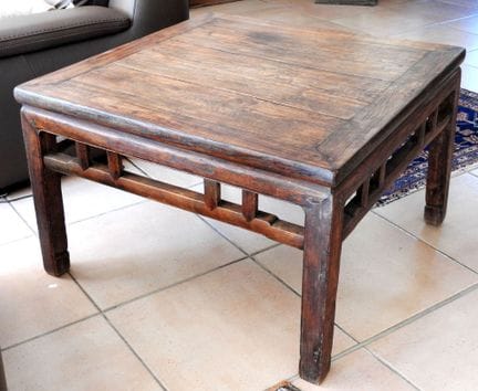 CHINA
Mesa cuadrangular de madera natural con gale