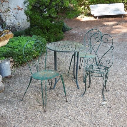 MOBILIER DE SALON en métal laqué vert comprenant t