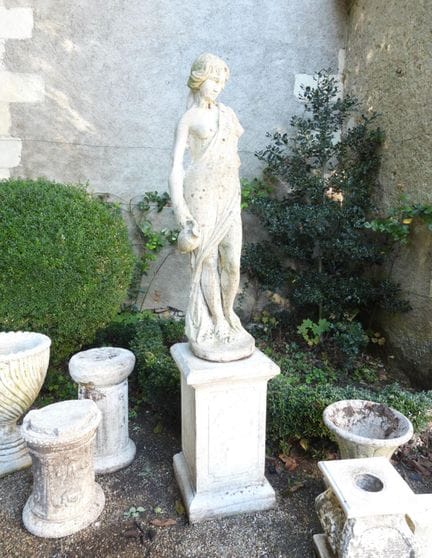 GRANDE STATUE de femme à l'antique avec socle de s