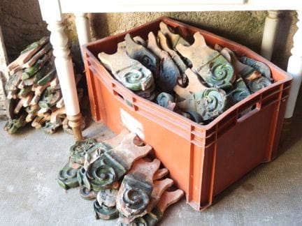 LOT DE TUILES vernissées, marquées «Bavent». 29 x 
