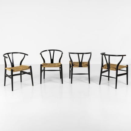 Hans J. Wegner . Quattro sedie Struttura in legno 