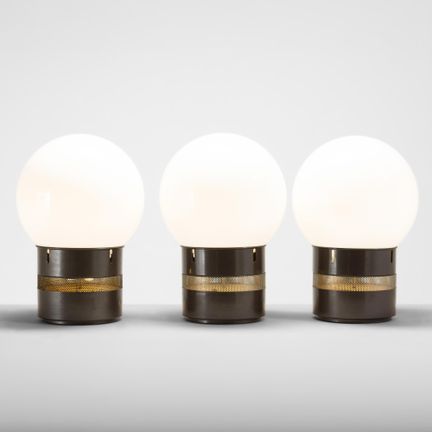 Gae Aulenti . Tre lampade da tavolo mod. mezzo Ora