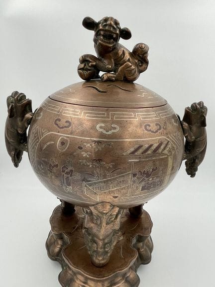 越南，19世纪末
青铜三足香炉，表面呈褐色包浆，饰有铜银镶嵌的动态场景及长寿象征图案，炉盖顶部饰有福