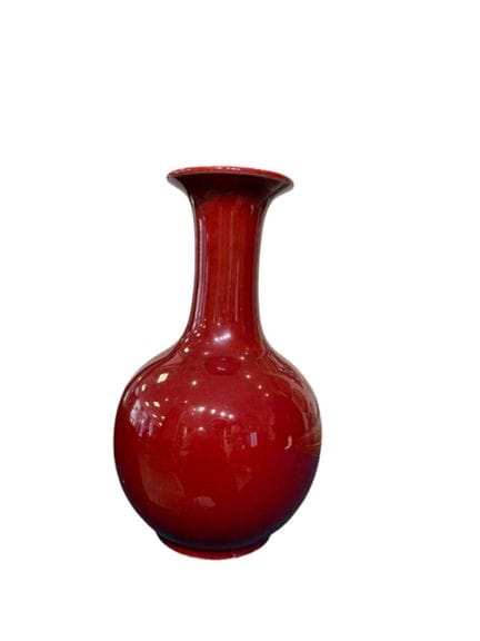 中国 现代工艺品
牛血红釉瓷栏杆式花瓶
高 25 厘米