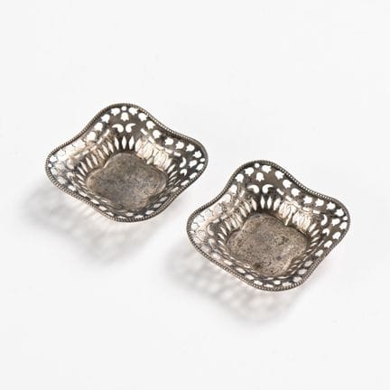Coppia di saliere traforate in argento inglese
pes
