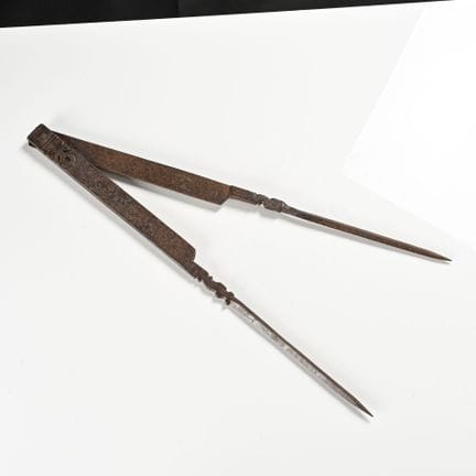 Bedeutender Schmiedeeiserner Kompass mit Metallver