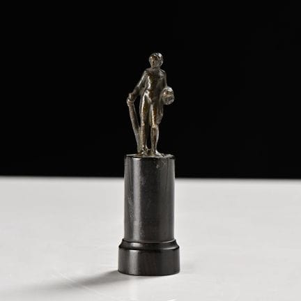 Junger Herkules aus patinierter Bronze 
Höhe der F