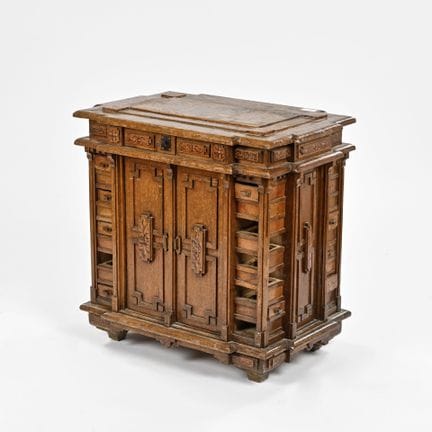 [UHREN] Vierseitiger Tischschrank aus Naturholz, d