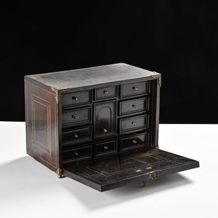 Rechteckiger Tischschrank aus Furnierholz, mit ein