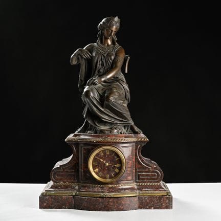 Orologio da tavolo in marmo con figura in bronzo r