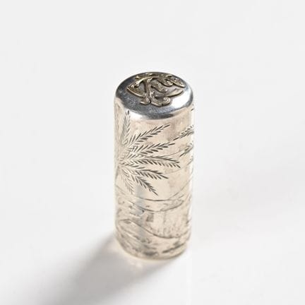 Flacone per profumi in argento inglese e vetro

Pe