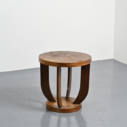 ART DECO PIECE

Wooden side table with a circular 