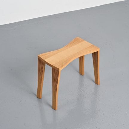Florian ARTMANN

“Female” bench made of solid beec