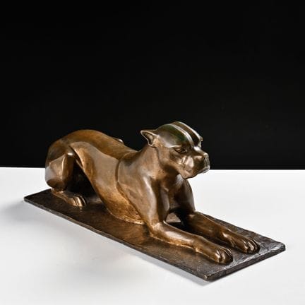 皮科·戈蒂耶（20-21世纪）

阿根廷斗犬

镀金古铜色青铜雕塑，表现一只卧姿的犬。

刻有签名

