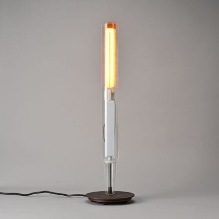 Michel DE LUCCHI (né en 1951)

Lampe de table modè