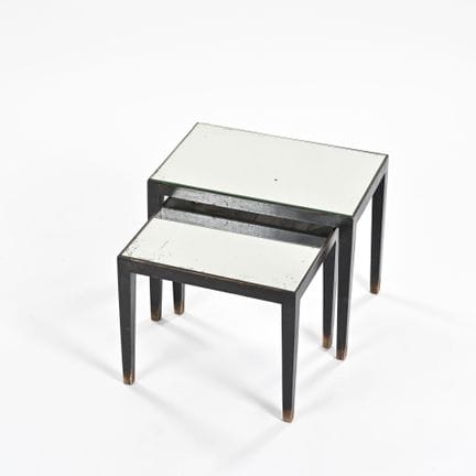 TRAVAIL 1960

Suite de deux tables gigognes à stru