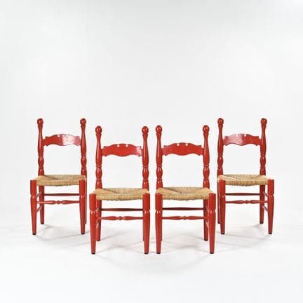 SCANDINAVIAN DESIGN

Set of four wooden chairs wit