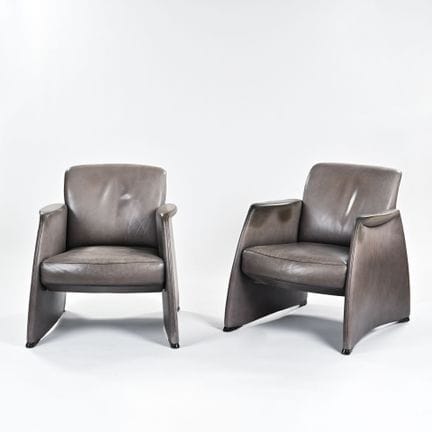 DE SEDE TEAM

Pair of visitor chairs with a wooden