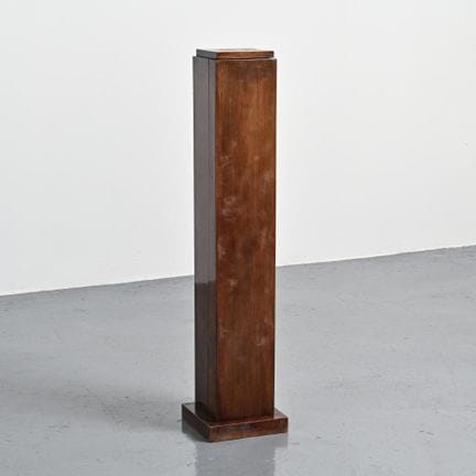 ART DECO PIECE 

Quadrangular column-shaped cabine